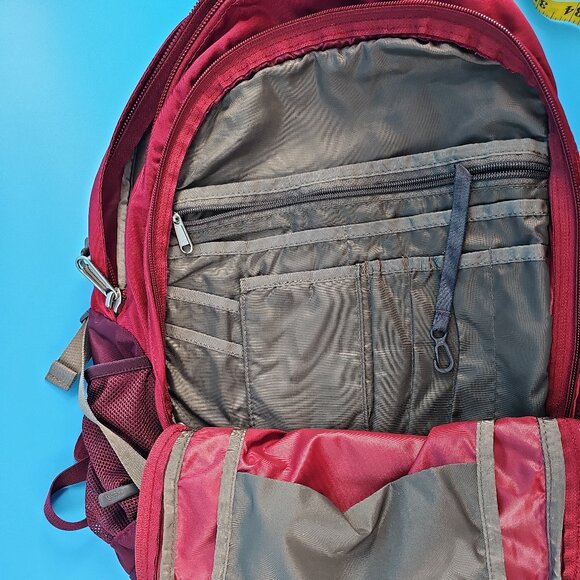 The North Face Recon Backpack – Red / Maroon – Classic Daypack - Picture 12 of 15